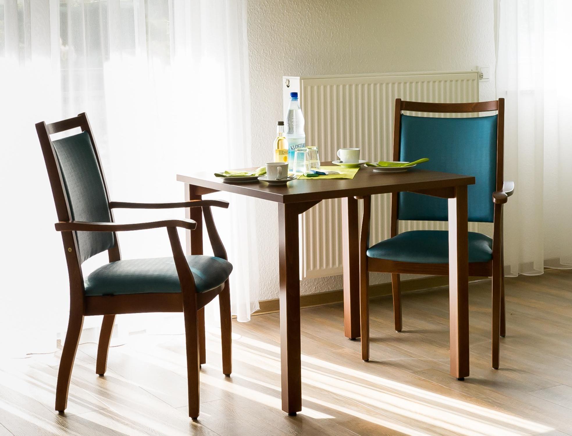 Tafels en stoelen